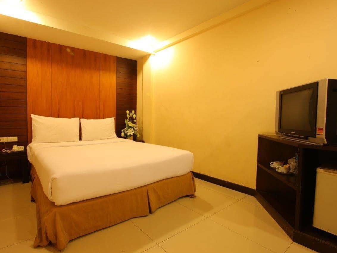Tara Monte Hotel Bangkok Exterior photo